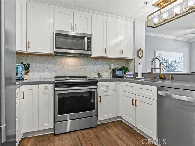 Building Photo - 210 Lille Ln