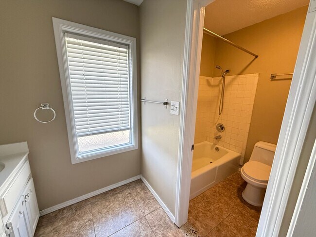 Building Photo - COMING SOON: Spacious 4 Bedroom in South Tulsa