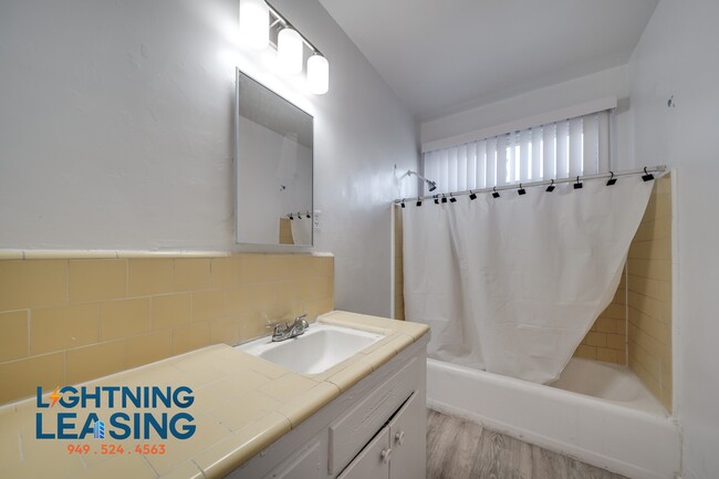 Building Photo - 14753 1/2 Vanowen-4B