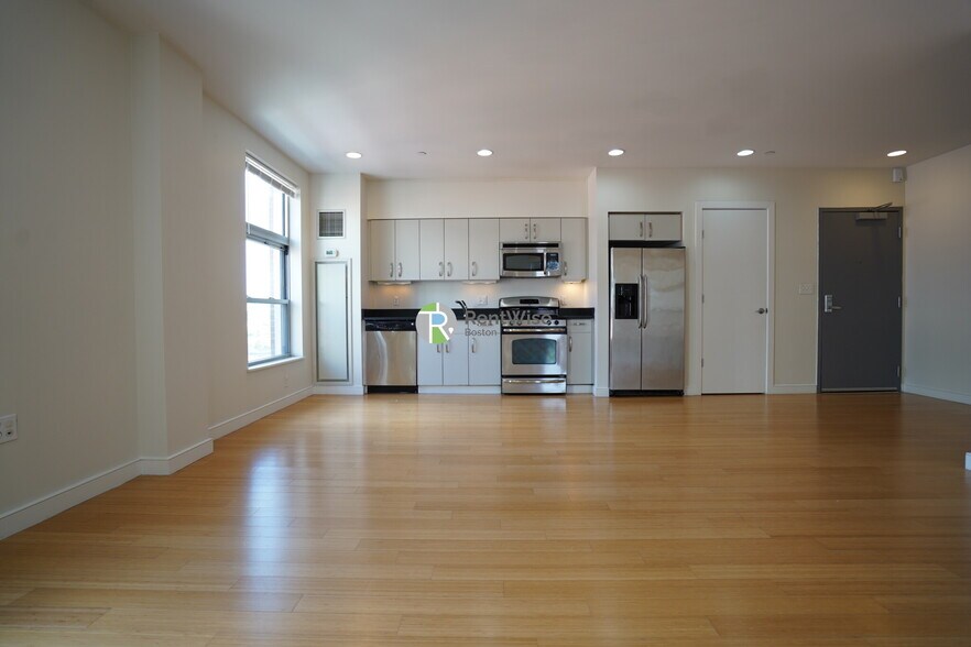 Primary Photo - 601 Albany St