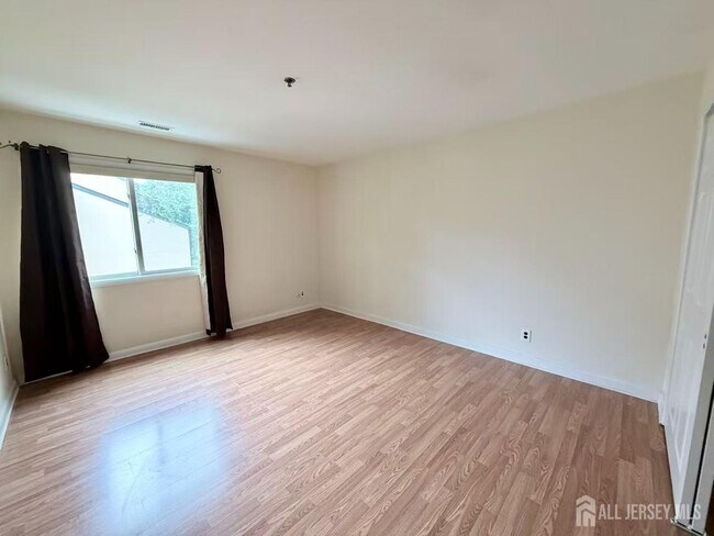Building Photo - 1306 Sayre Dr