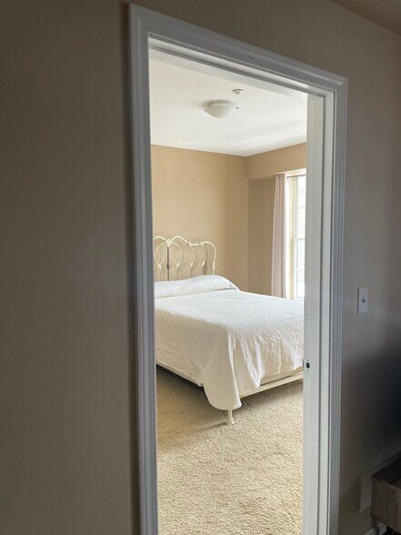 Building Photo - 1117 University Ave