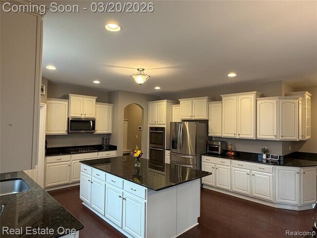 Building Photo - 58206 Sunflower Cir N