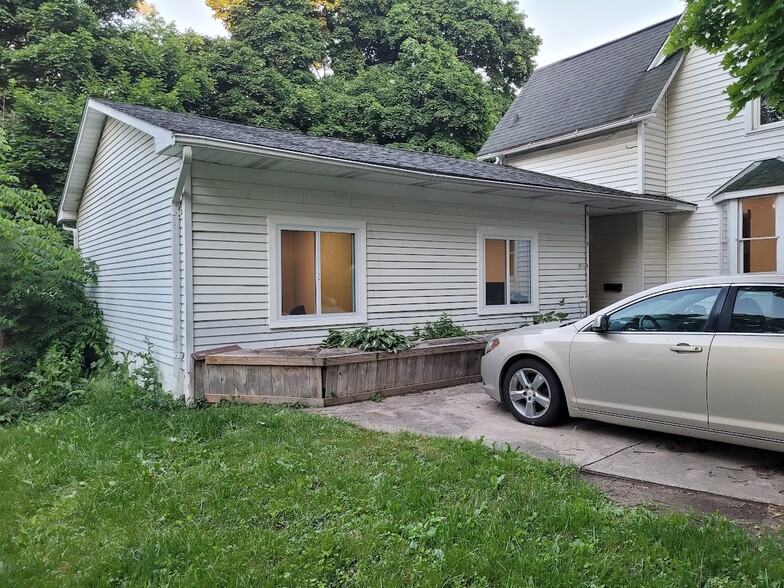 Primary Photo - 931 S Fancher Ave