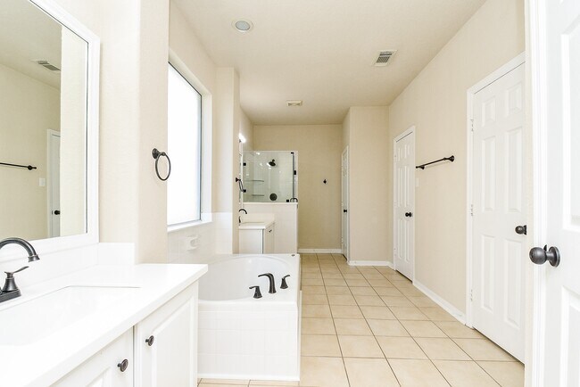 Building Photo - 9135 Edgeloch Dr