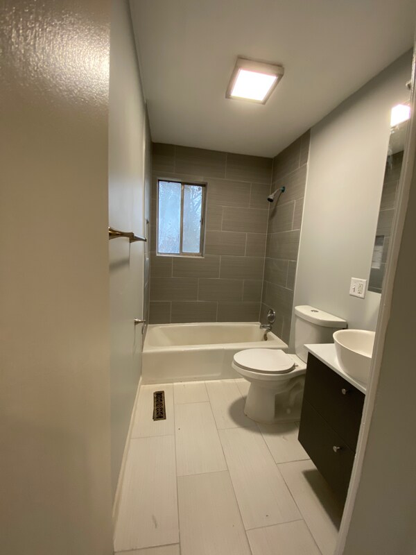 Building Photo - 2310 Tibbett St