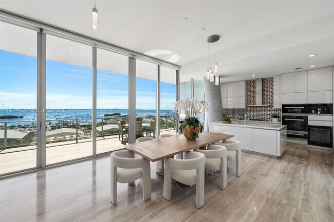 Building Photo - 2675 S Bayshore Dr