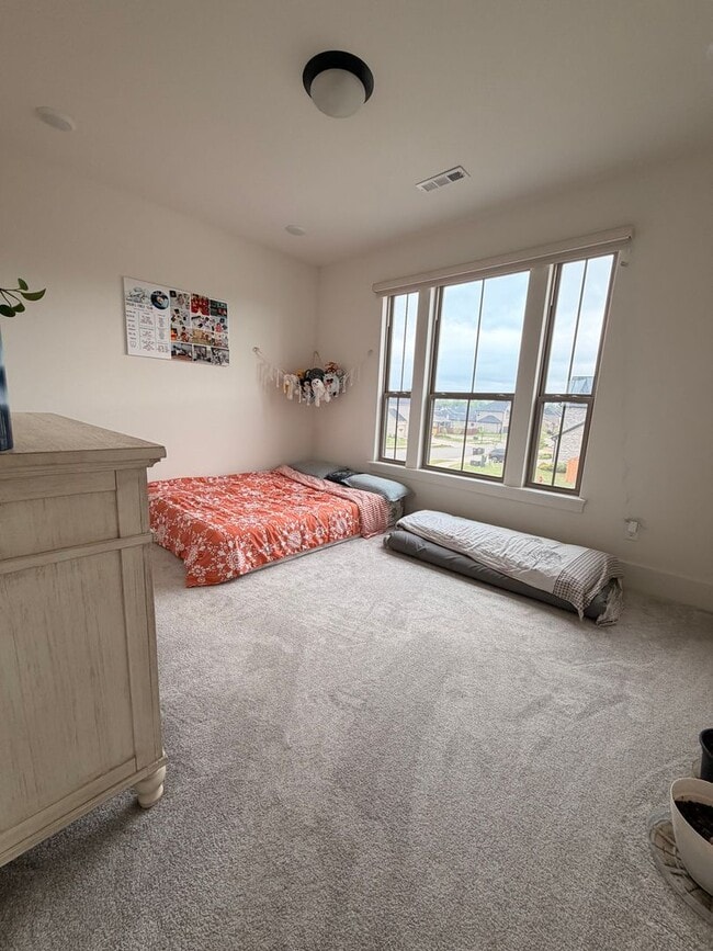 Building Photo - Spacious 5-Bedroom House in Cave Springs, AR