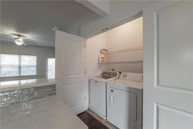 Building Photo - 915 Society Cir