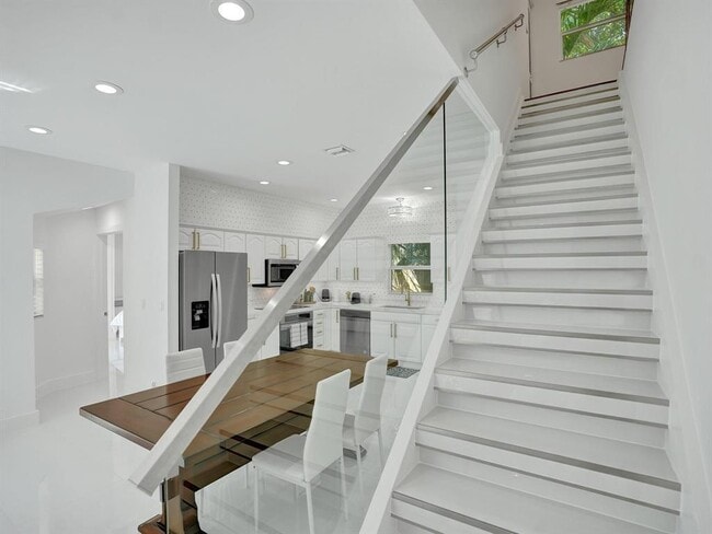 Building Photo - 833 SW 17th St