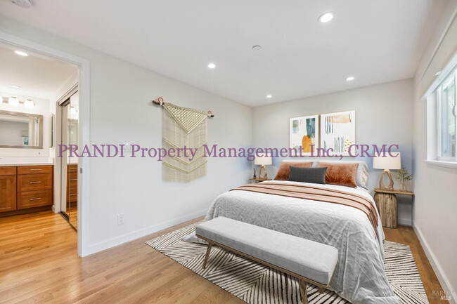 Building Photo - Reduced Rent! Now $4,800 (Was $4,950) Reno...