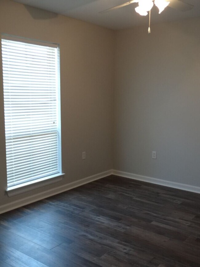 Building Photo - Beautiful Rental in Rolling Meadows