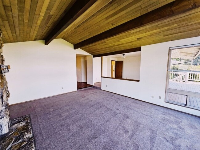 Building Photo - 4 Bed 2.5 Bath Kirkland - Lake WA Schools