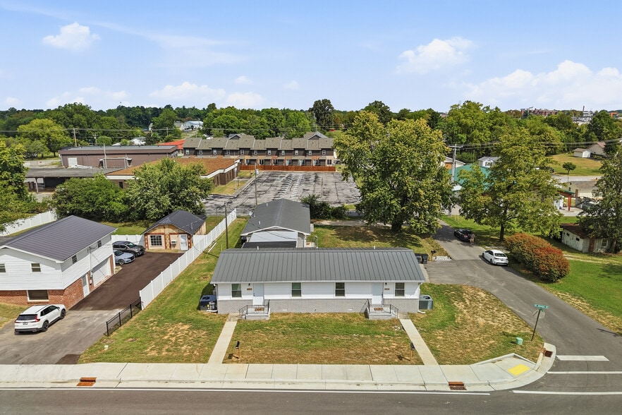 Building Photo - 413 W Stevens St