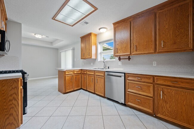 Building Photo - 460 W Houston St