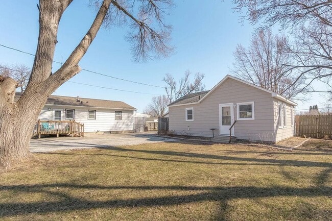 Building Photo - 1 Bed 1 Bath House for Rent! *** 1/2 off 1...