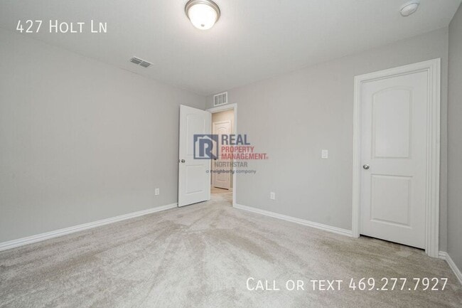 Building Photo - 427 Holt Ln