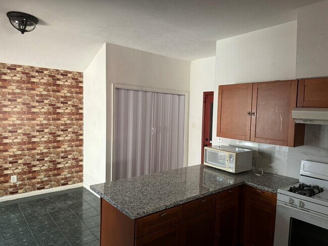 Building Photo - 12704 Westpark Dr