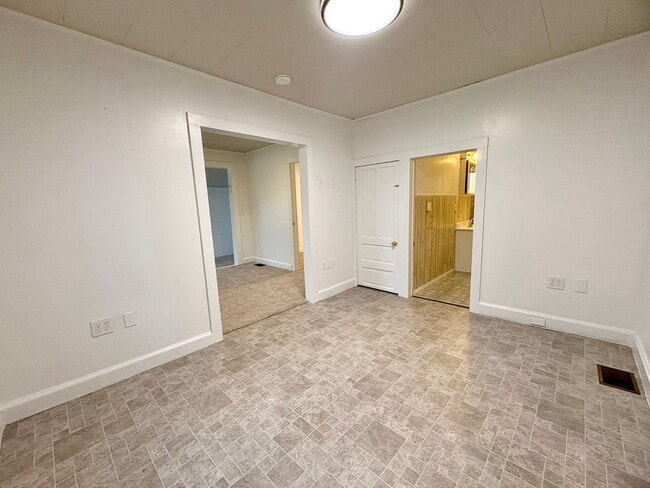 Building Photo - 2 Bedroom 1 Bathroom in Middletown!