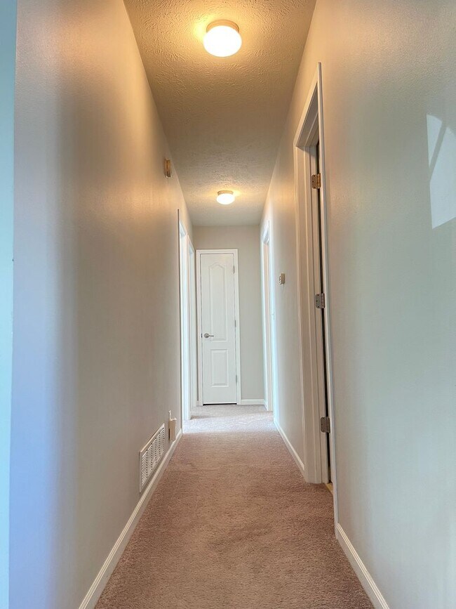 Building Photo - Comfortable 3-Bedroom Home in Desirable Millard West Area - $2,095