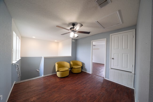 Building Photo - 9131 Canter Horse