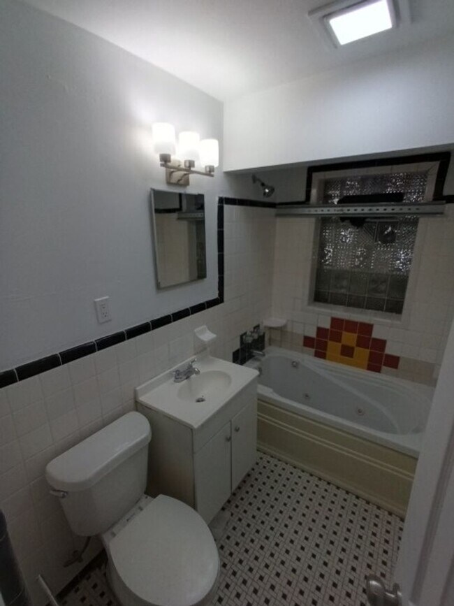 Building Photo - EAST SIDE - 3bd Brick Bungalow $1100/mo