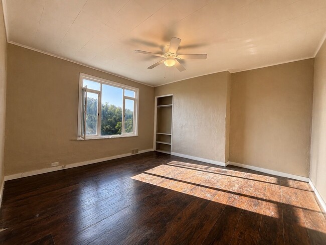 Building Photo - 4000 Willow Ave