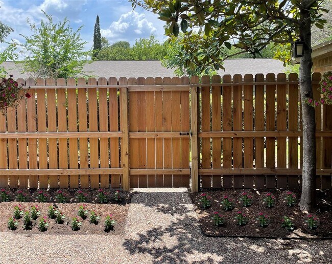 Building Photo - 1529 Wirt Rd