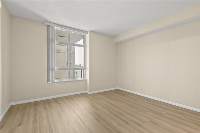 Building Photo - Move-In ready 1 Bed + Den in Discovery on Cortez Hill in Downtown