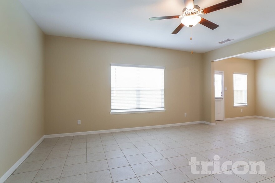 Building Photo - 421 Palomino Stand Dr