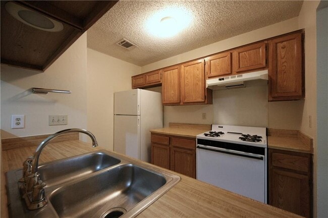 Building Photo - 12212 Alderbrook Dr