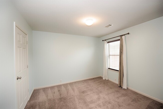 Building Photo - 2753 Foster Hill Dr