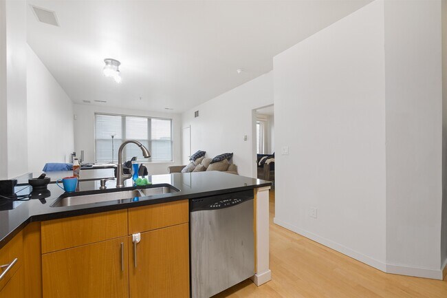 Building Photo - 26 Ave at Port Imperial