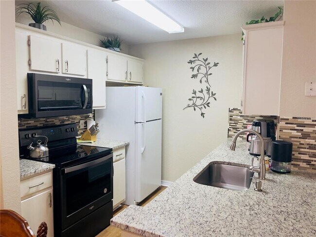 Building Photo - 8815 Manor Loop