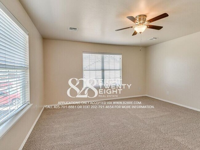 Building Photo - Spacious 2 Bed/1.5 Bath Norman Townhome Du...