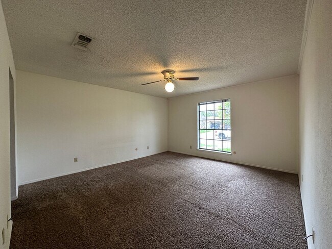 Building Photo - Duplex