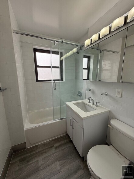 Building Photo - E 16 ST