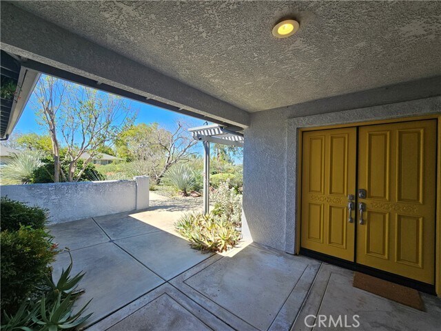 Building Photo - 639 Alta Loma Dr