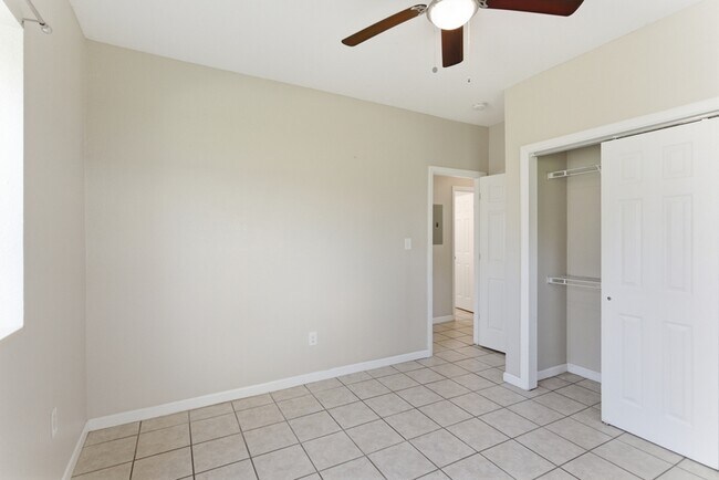 Building Photo - 3300-3374 Valley View Drive - 3332