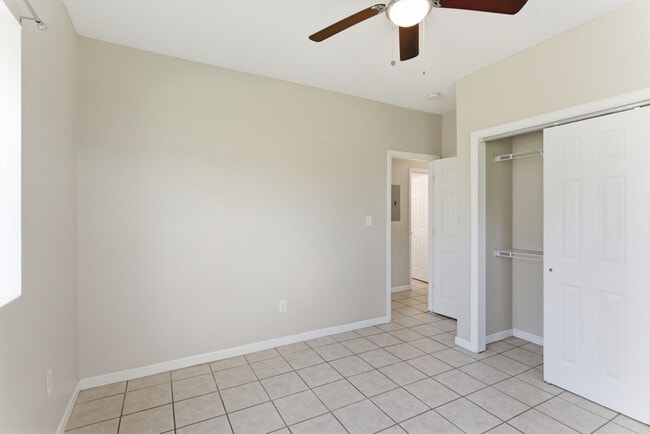 Building Photo - 3300-3374 Valley View Drive - 3370