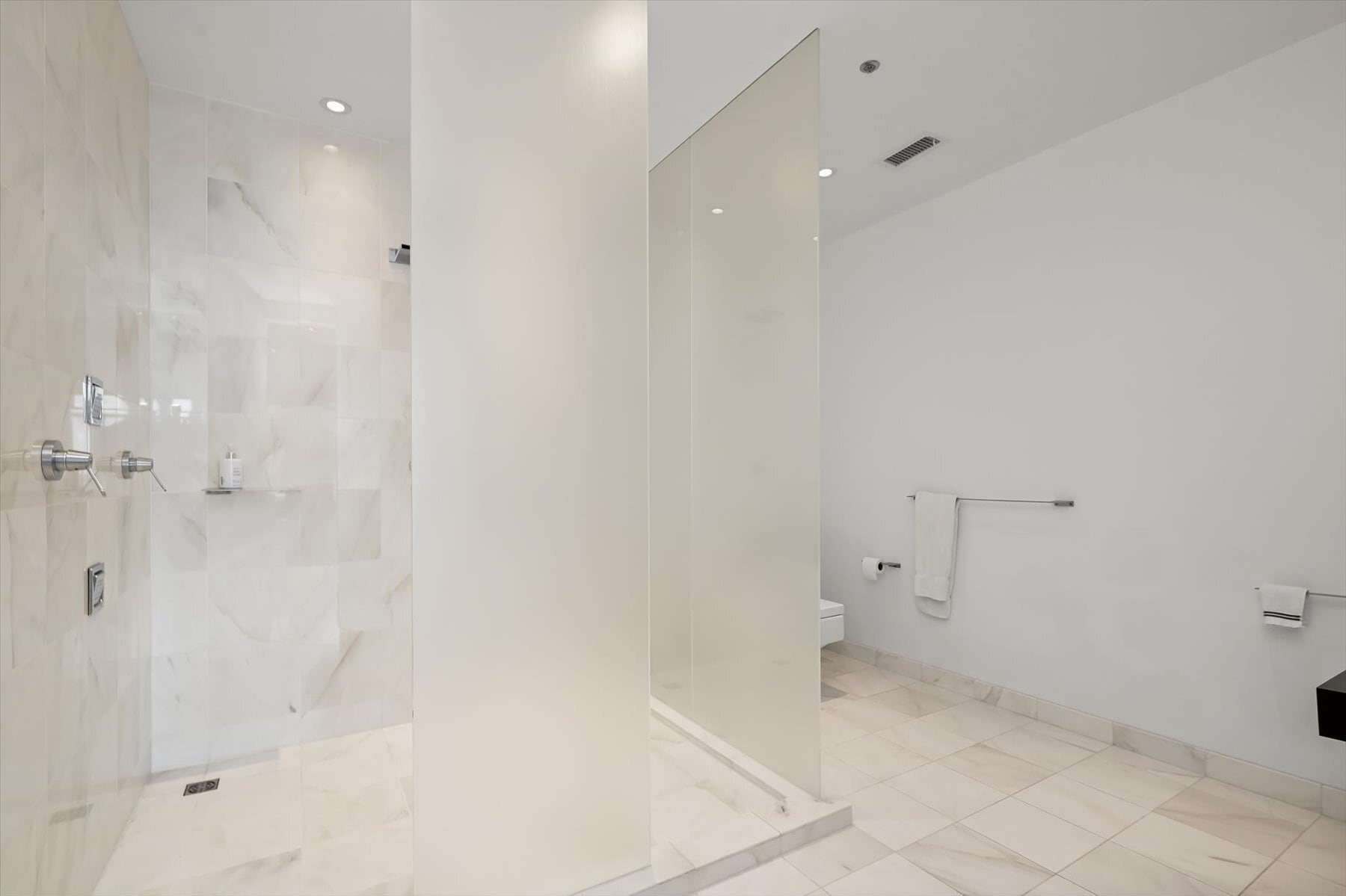 Building Photo - 100 Harborview Dr