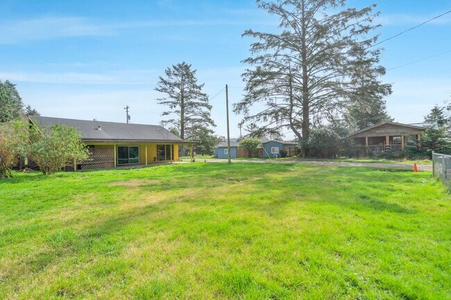 Building Photo - Quaint, inviting 4-bdrm/2-bath home in Cloverdale. Serene living, huge yard, covered patio