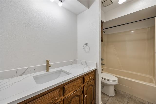 Building Photo - 6305 Acapulco Dr