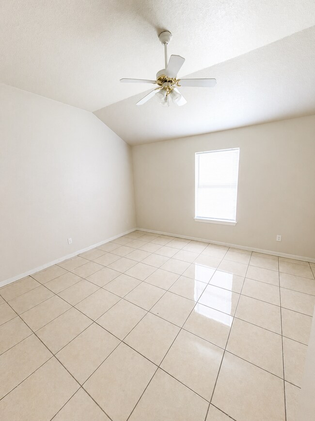 Building Photo - 2107 Charleston Ct