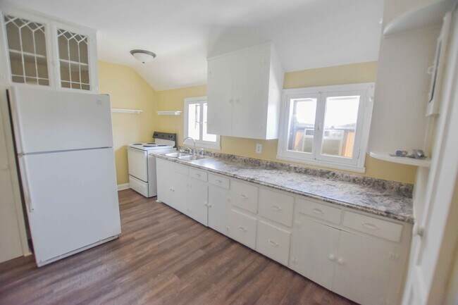 Building Photo - Grand Forks 4-Plex