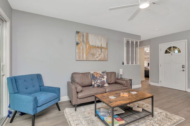 Building Photo - 3 BEDROOM 2 BATHROOM POOL HOME LOCATED IN ST. PETERSBURG