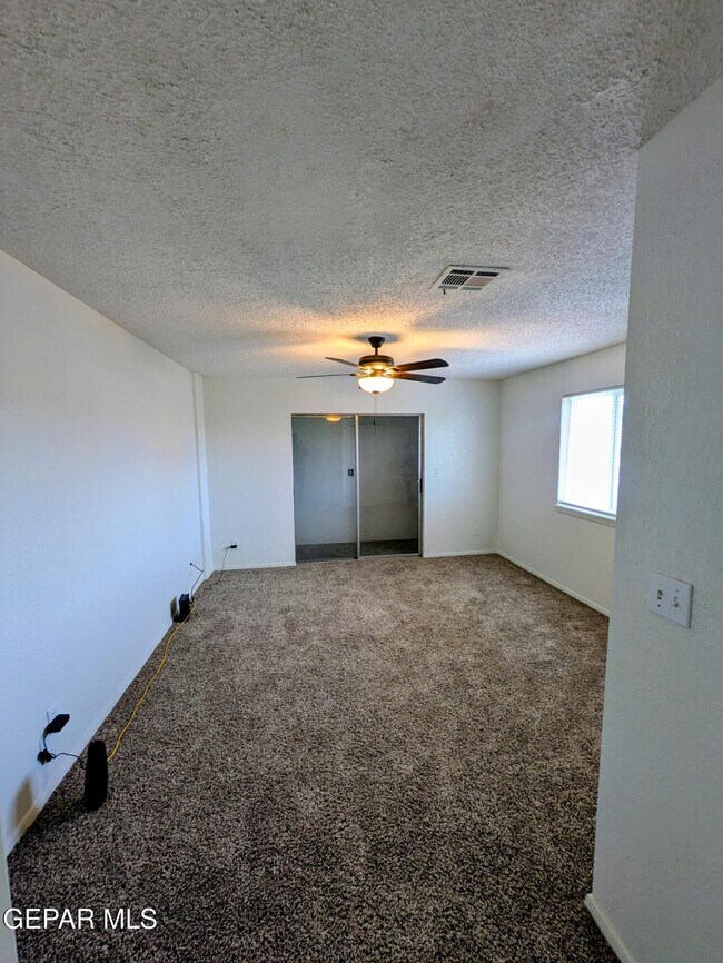 Building Photo - 709 Tays St