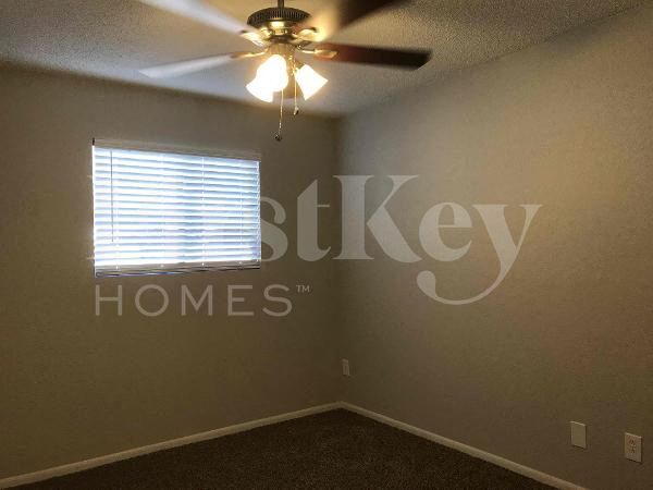 Building Photo - 4924 S Hazelton Ln