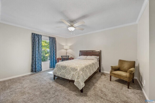 Building Photo - 2134 Greenwood Pl SW