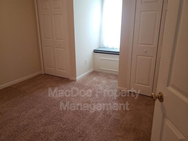 Building Photo - 7620 Regency Glen Dr